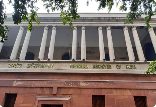 A building in new Delhi with pillars and columns.